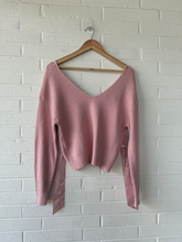 Load image into Gallery viewer, Sweater Size Small
