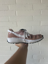 Load image into Gallery viewer, Nike Womens Athletic Shoes Womens 9.5
