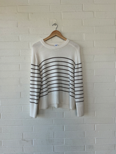 Load image into Gallery viewer, Abercrombie &amp; Fitch Sweater Size Medium
