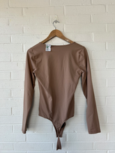 Load image into Gallery viewer, Abercrombie &amp; Fitch Long Sleeve Top Size Medium
