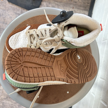 Load image into Gallery viewer, Nike Womens Athletic Shoes Womens 8
