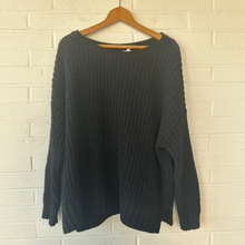 Load image into Gallery viewer, American Eagle Sweater Size Medium
