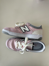 Load image into Gallery viewer, New Balance Casual Shoes Womens 6
