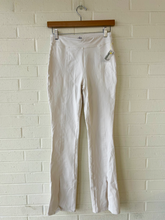 Load image into Gallery viewer, Alo Athletic Pants Size Small

