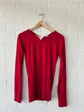 Load image into Gallery viewer, Lulu Lemon Athletic Top Size Medium
