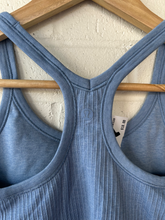 Load image into Gallery viewer, Lululemon Athletic Top Size Small
