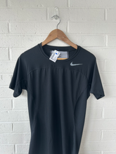 Load image into Gallery viewer, Nike Athletic Top Size Medium
