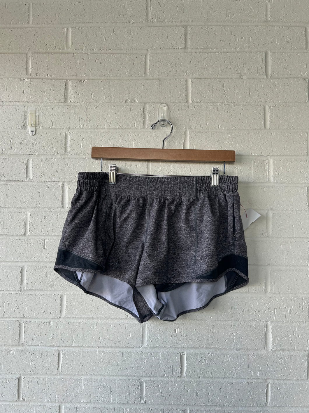 Lulu Lemon Athletic Shorts Size Large