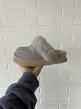 Load image into Gallery viewer, Uggs Casual Shoes Womens 5
