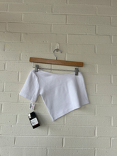 Load image into Gallery viewer, Short Sleeve Top Size Medium
