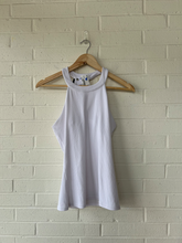 Load image into Gallery viewer, Alo Athletic Top Size Small
