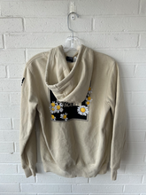 Load image into Gallery viewer, North Face Sweatshirt Size Extra Small
