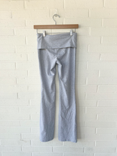Load image into Gallery viewer, Aritzia Pants Size Extra Small
