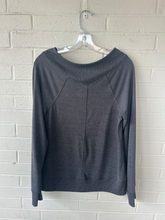 Load image into Gallery viewer, Apana Athletic Top Size Medium

