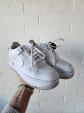 Load image into Gallery viewer, Nike Womens Athletic Shoes Womens 5
