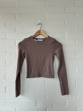 Load image into Gallery viewer, Babaton Long Sleeve Top Size Extra Small
