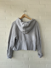 Load image into Gallery viewer, Lulu Lemon Sweatshirt Size Medium

