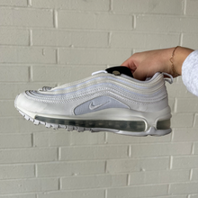 Load image into Gallery viewer, Nike Womens Athletic Shoes Womens 6.5
