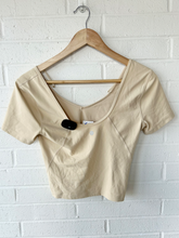 Load image into Gallery viewer, Lulu Lemon Athletic Top Size Medium
