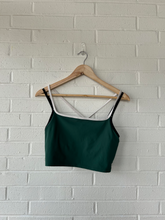 Load image into Gallery viewer, Vuori Athletic Top Size Medium
