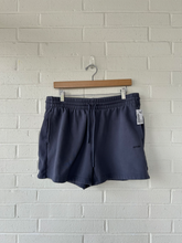 Load image into Gallery viewer, Aritzia Shorts Size Large
