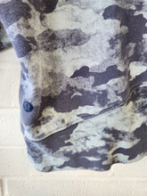 Load image into Gallery viewer, Lulu Lemon Sweatshirt Size Small
