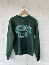 Load image into Gallery viewer, Champion Sweatshirt Size Small
