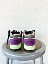 Load image into Gallery viewer, Nike Womens Athletic Shoes Womens 7.5
