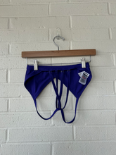 Load image into Gallery viewer, Gym Shark Sports Bra Size Small
