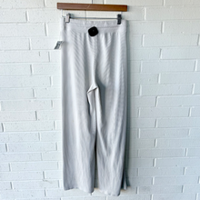 Load image into Gallery viewer, Gilley Hicks Pants Size Small
