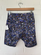 Load image into Gallery viewer, Lulu Lemon Athletic Shorts Size Medium
