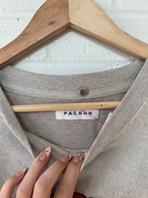 Load image into Gallery viewer, Pac Sun Sweatshirt Size Extra Large
