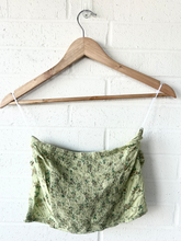 Load image into Gallery viewer, Princess Polly Tank Top Size Medium
