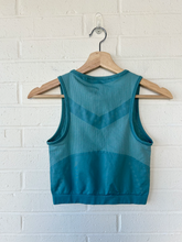 Load image into Gallery viewer, Gym Shark Athletic Top Size Small
