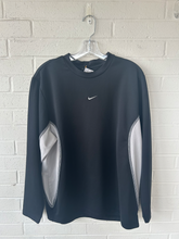 Load image into Gallery viewer, Nike Athletic Top Size Medium
