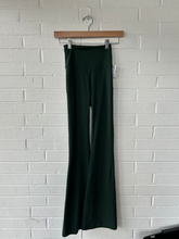 Load image into Gallery viewer, Lulu Lemon Athletic Pants Size 0 (24)
