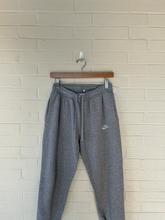 Load image into Gallery viewer, Nike Athletic Pants Size Medium
