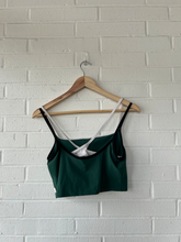 Load image into Gallery viewer, Vuori Athletic Top Size Medium
