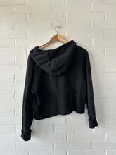 Load image into Gallery viewer, Lulu Lemon Sweatshirt Size Medium
