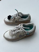 Load image into Gallery viewer, Nike Casual Shoes Womens 8
