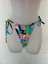 Load image into Gallery viewer, Princess Polly Womens Swimwear Size Medium
