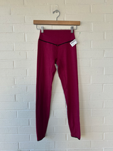 Load image into Gallery viewer, Athletic Pants Size Extra Small
