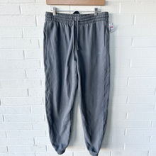 Load image into Gallery viewer, Aritzia Athletic Pants Size Medium
