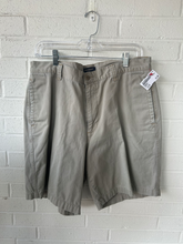 Load image into Gallery viewer, Dockers Shorts Size 36
