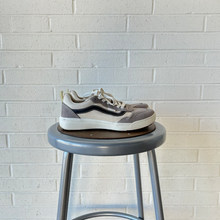 Load image into Gallery viewer, Vans Casual Shoes Womens 9
