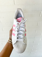 Load image into Gallery viewer, Adidas Womens Athletic Shoes Womens 9
