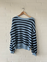Load image into Gallery viewer, Edikted Sweater Size Extra Small
