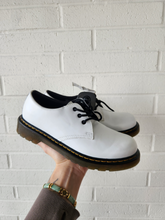 Load image into Gallery viewer, Dr Martens Casual Shoes Womens 6
