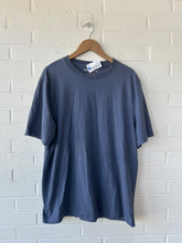 Load image into Gallery viewer, Abercrombie &amp; Fitch T-shirt Size Large
