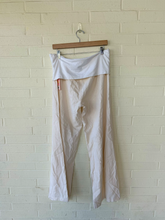 Load image into Gallery viewer, Juicy Couture Pants Size Large
